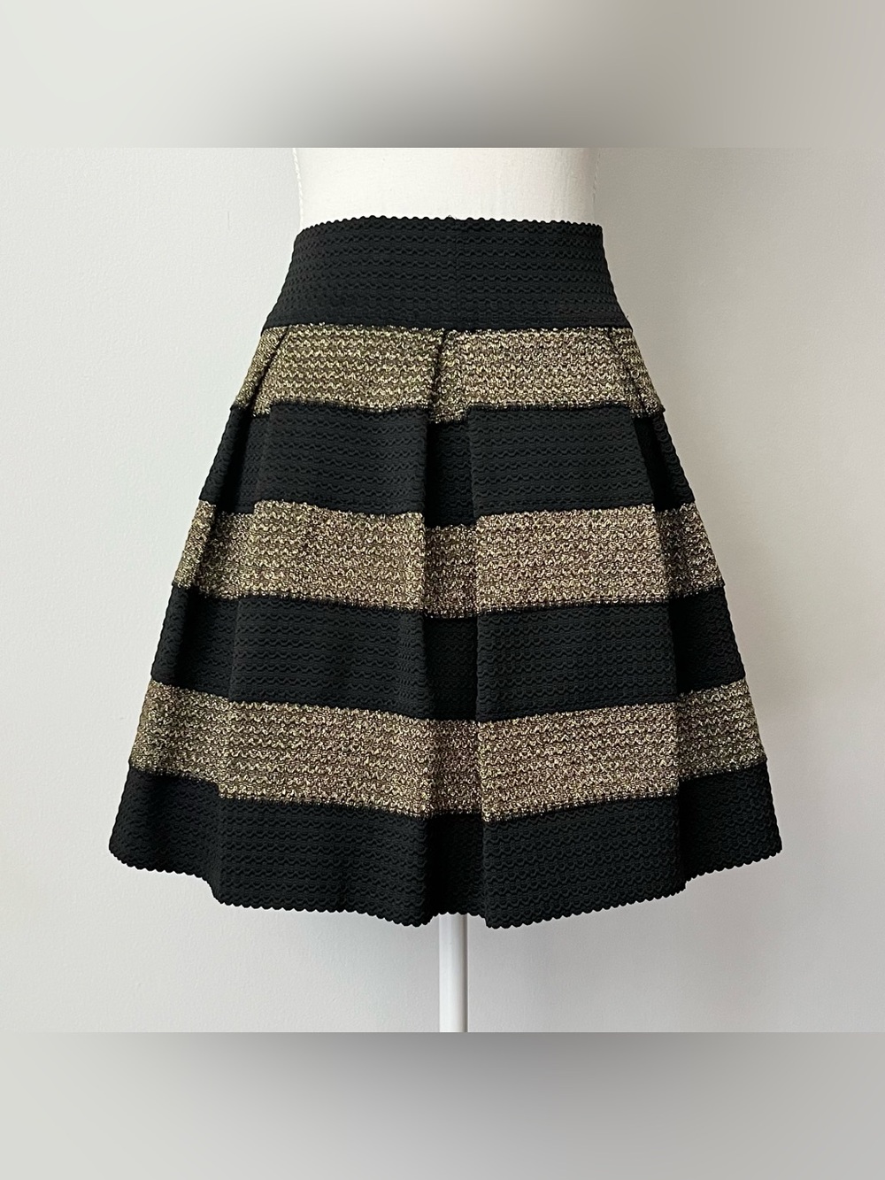 Xhilaration Pleated Skirt Black Gold Size M A-Line Formal Elegant Knee Length - Picture 2 of 6
